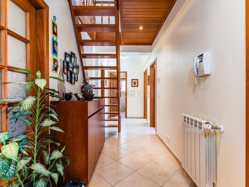 Apartment T3 in União das freguesias de Marrazes e Barosa — image 02