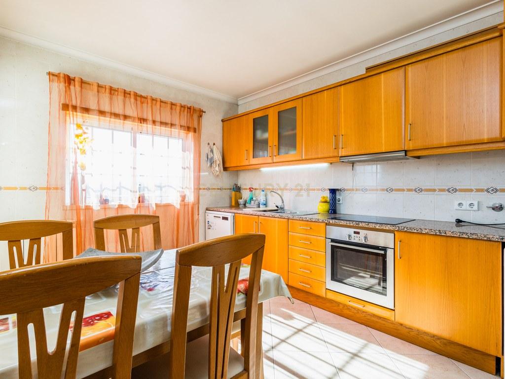 Apartment T3 in União das freguesias de Marrazes e Barosa — image 10