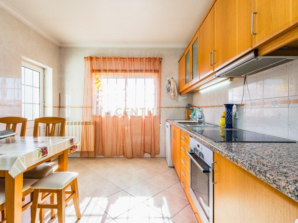 Apartment T3 in União das freguesias de Marrazes e Barosa — image 11