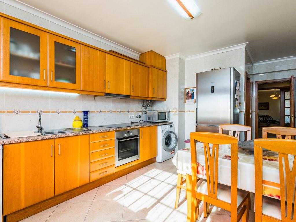 Apartment T3 in União das freguesias de Marrazes e Barosa — image 12