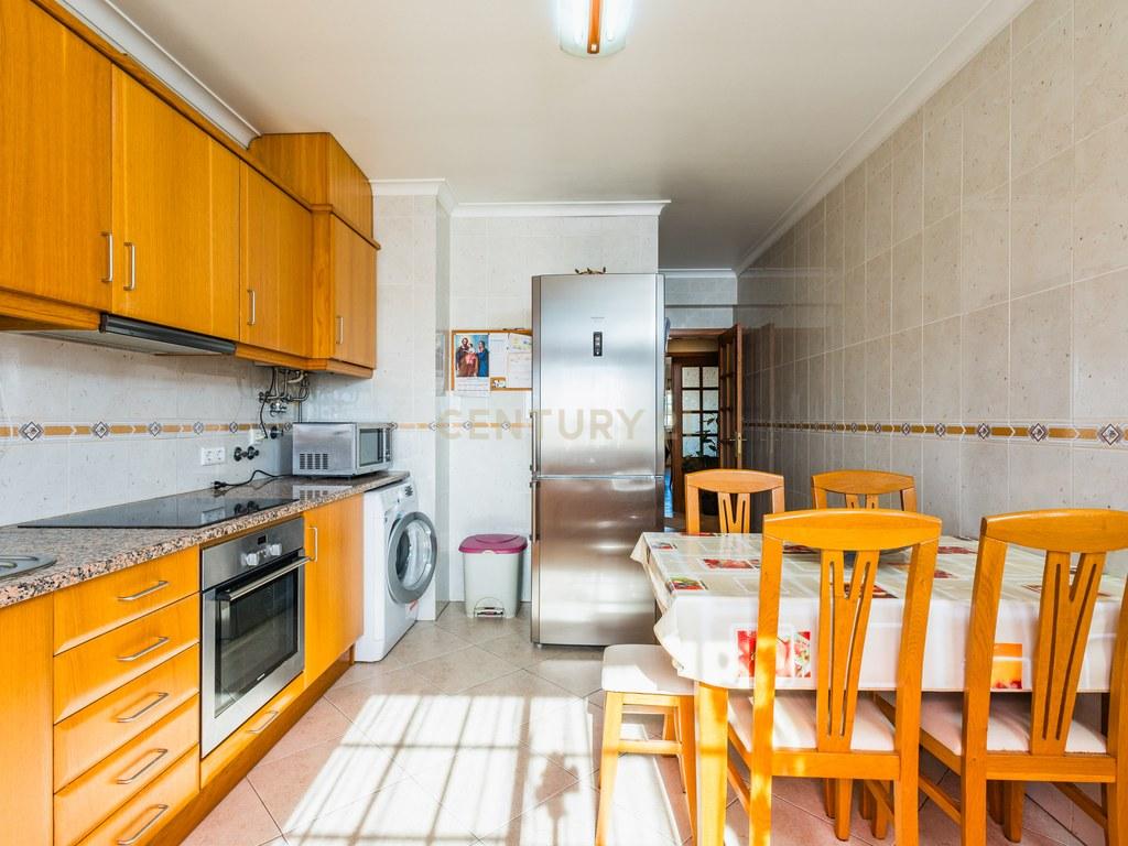 Apartment T3 in União das freguesias de Marrazes e Barosa — image 13