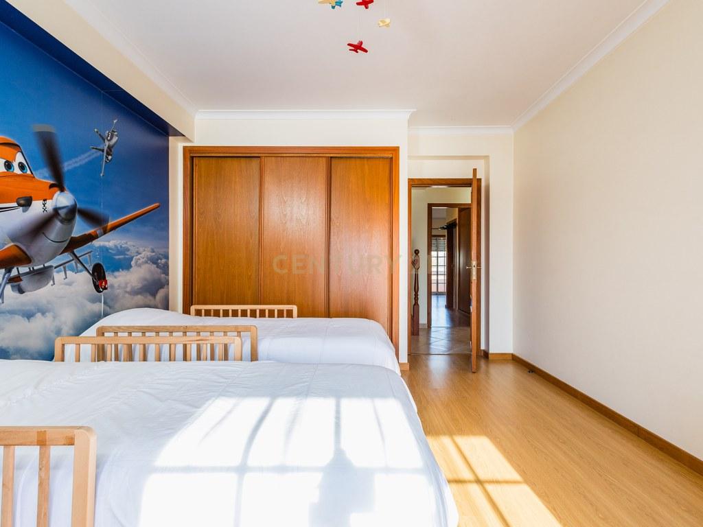 Apartment T3 in União das freguesias de Marrazes e Barosa — image 18