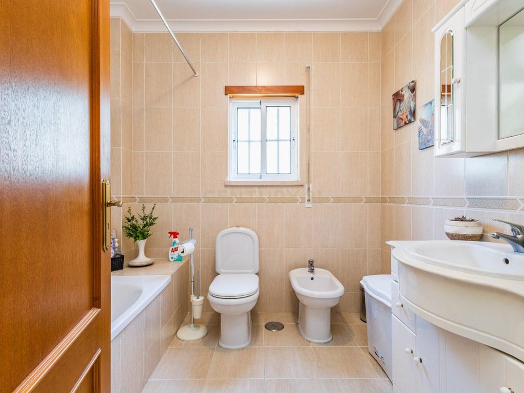 Apartment T3 in União das freguesias de Marrazes e Barosa — image 21