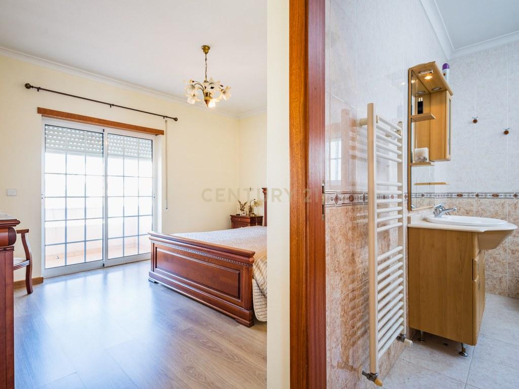 Apartment T3 in União das freguesias de Marrazes e Barosa — image 23