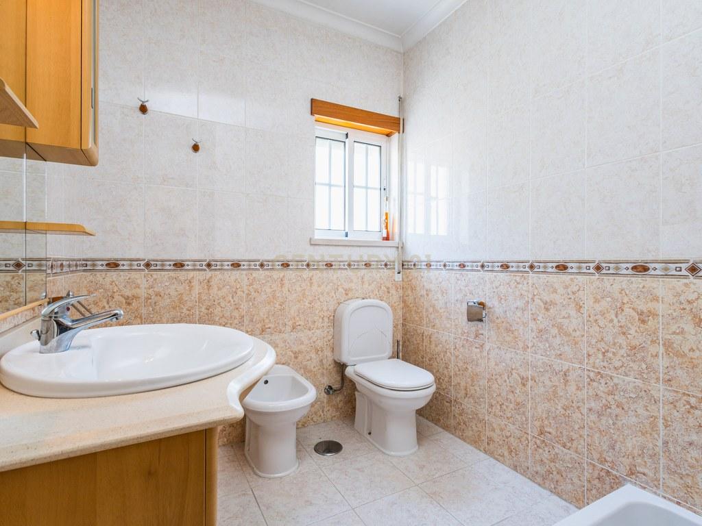 Apartment T3 in União das freguesias de Marrazes e Barosa — image 24