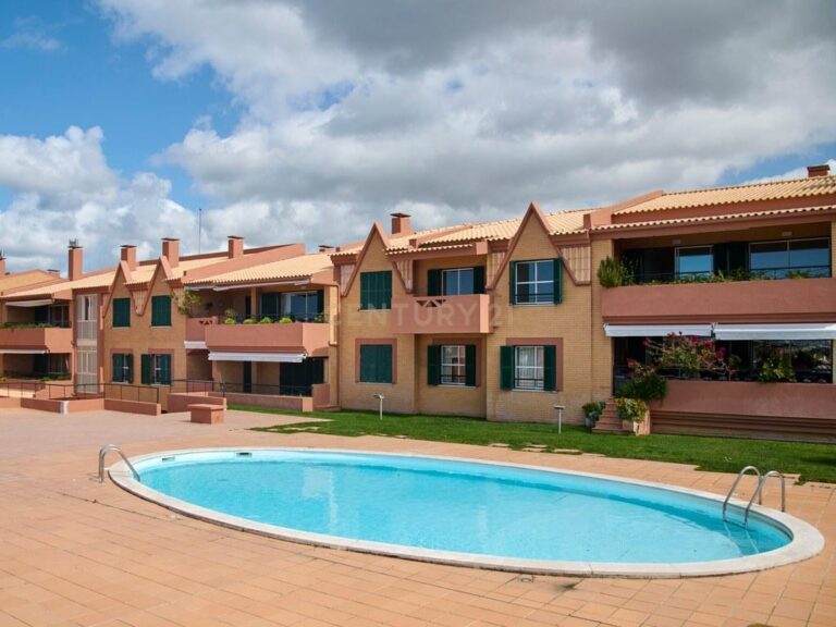 Apartment T4+ in União das freguesias de Cascais e Estoril — image 01