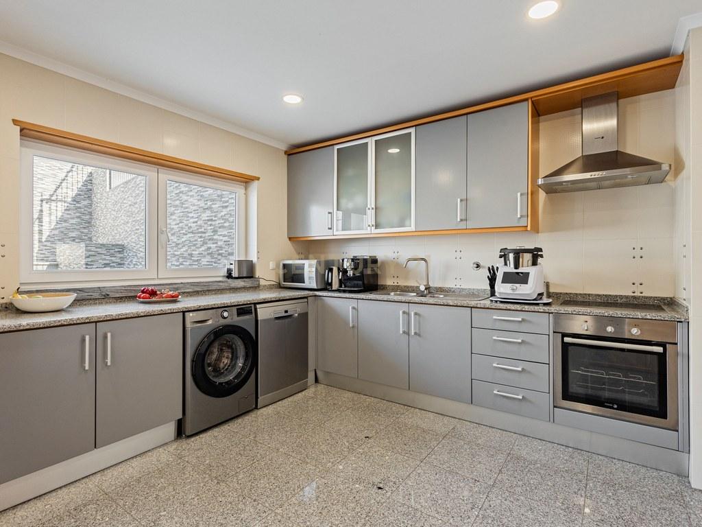 House T2 in União das freguesias de Lourinhã e Atalaia — image 22