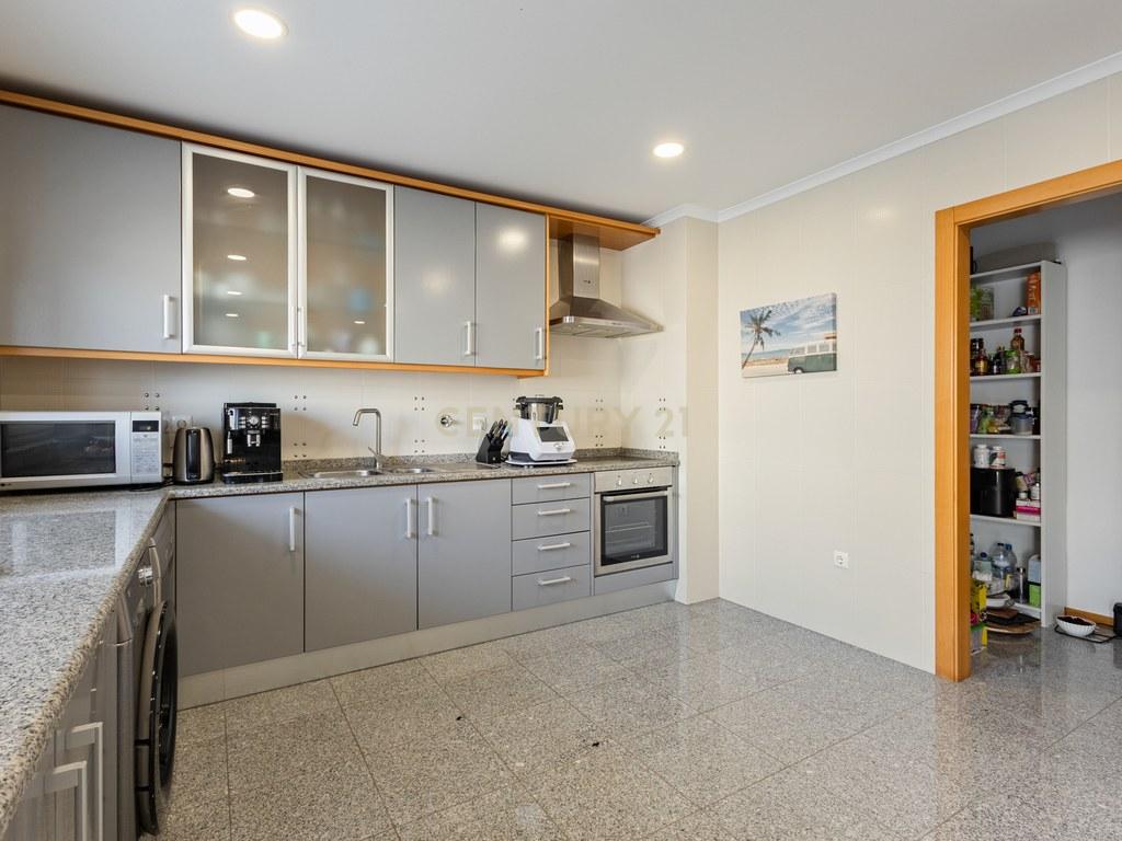 House T2 in União das freguesias de Lourinhã e Atalaia — image 23