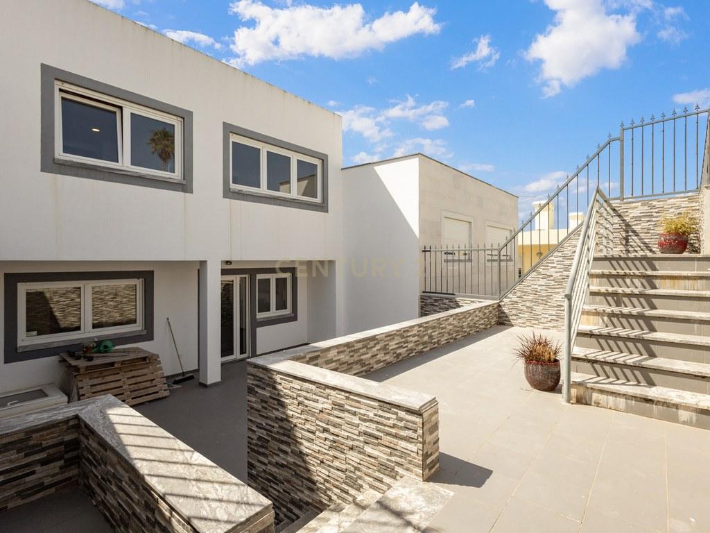 House T2 in União das freguesias de Lourinhã e Atalaia — image 26
