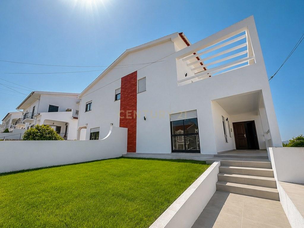 House T3 in Gaeiras — image 01