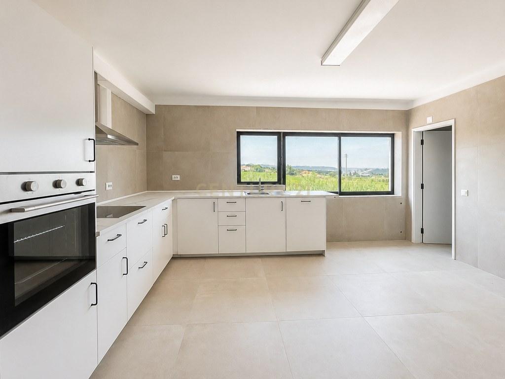 House T3 in Gaeiras — image 09
