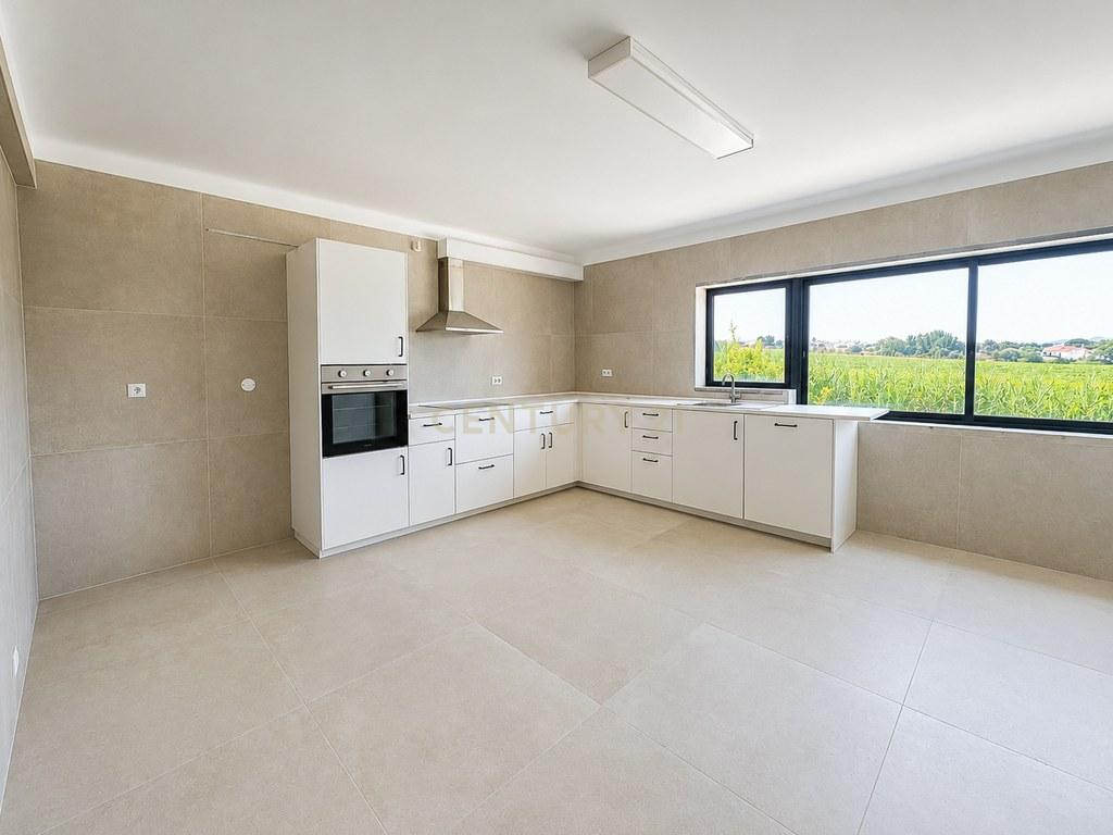 House T3 in Gaeiras — image 10