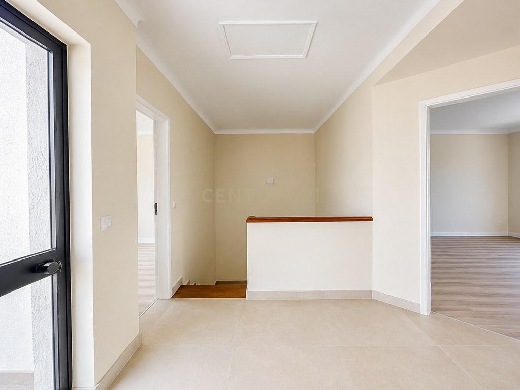 House T3 in Gaeiras — image 14