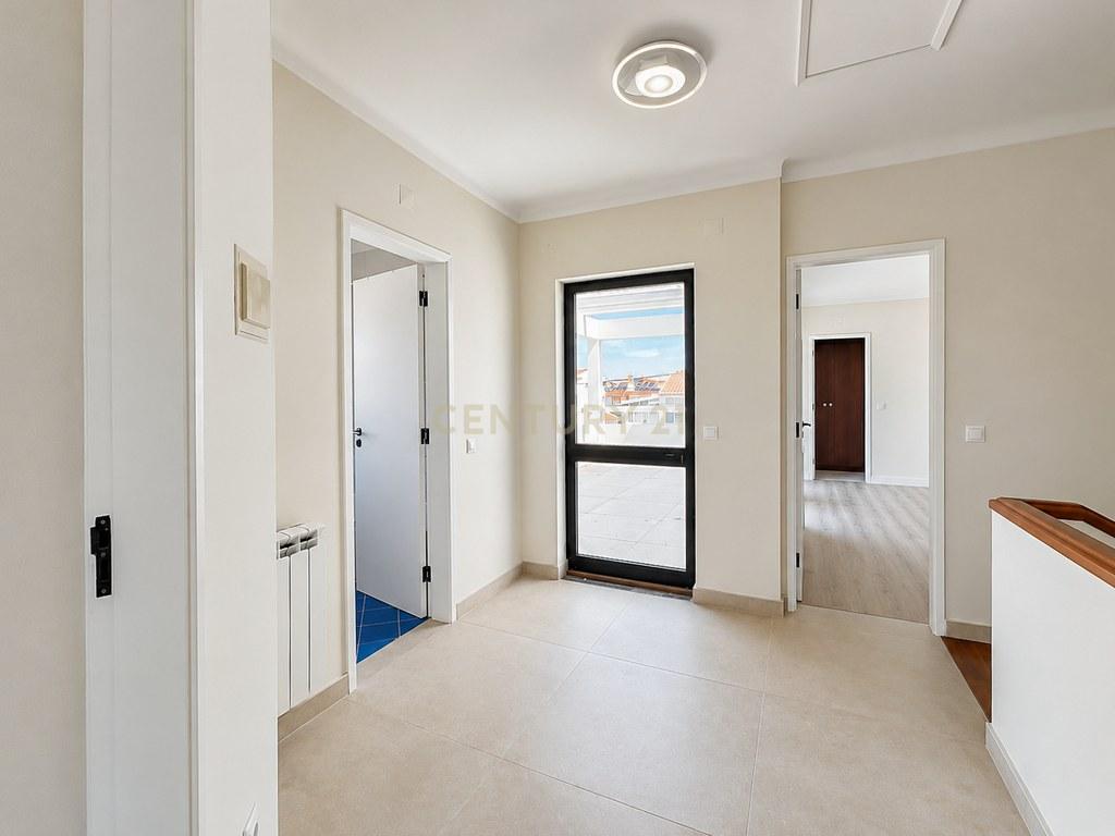 House T3 in Gaeiras — image 16