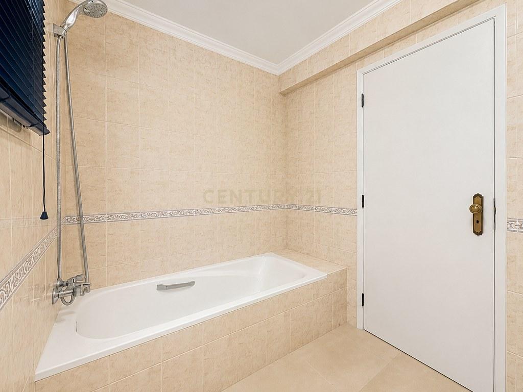 House T3 in Gaeiras — image 21