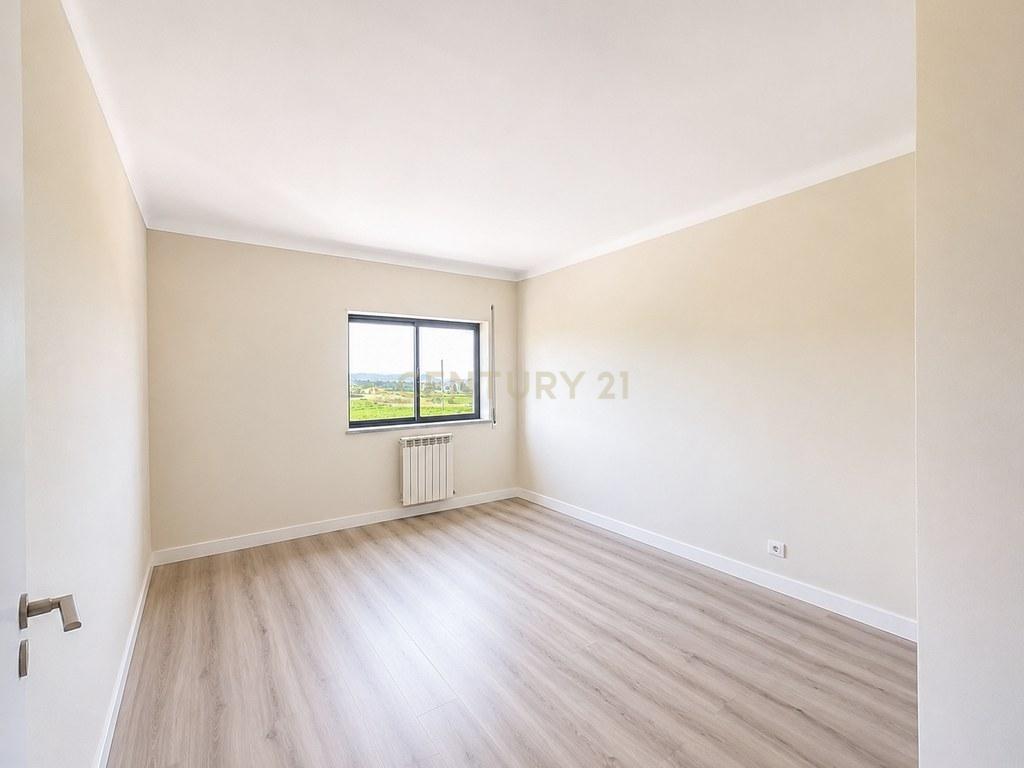 House T3 in Gaeiras — image 23