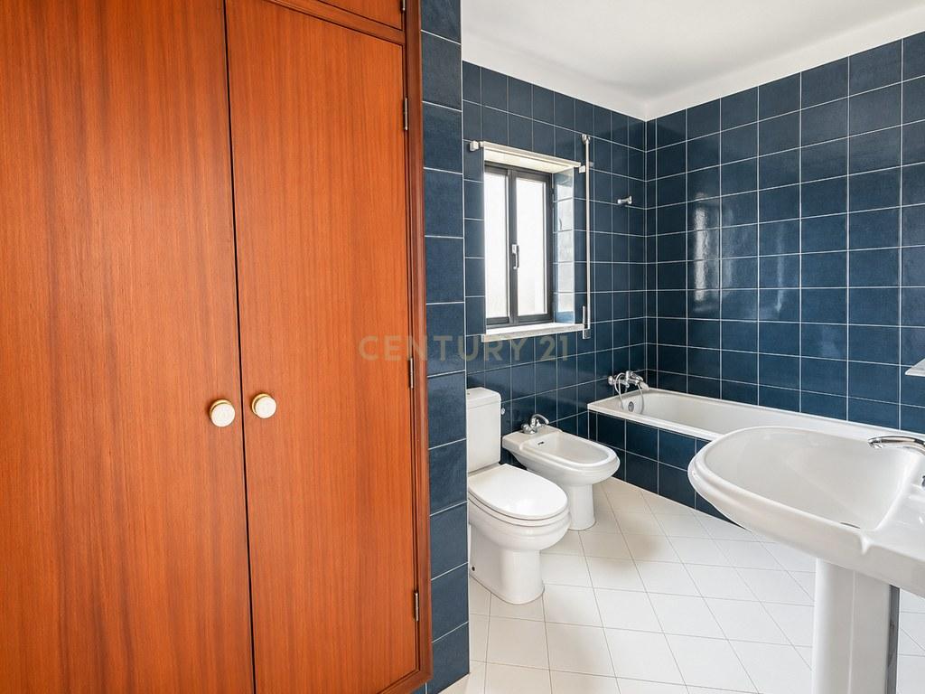 House T3 in Gaeiras — image 25