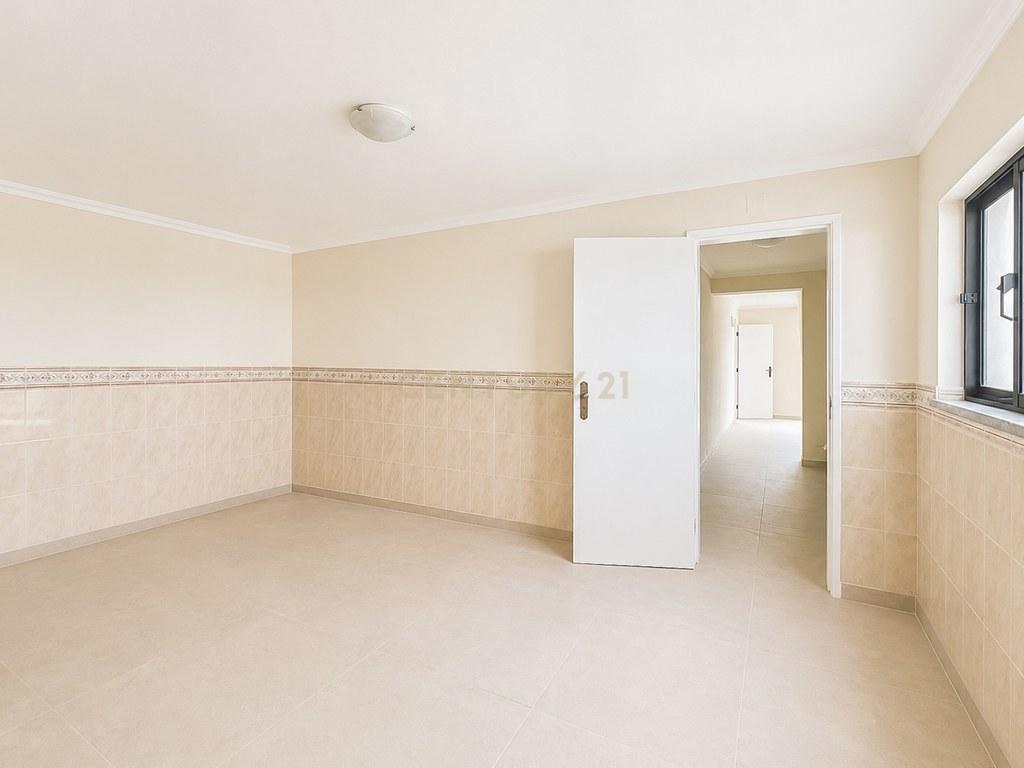 House T3 in Gaeiras — image 31