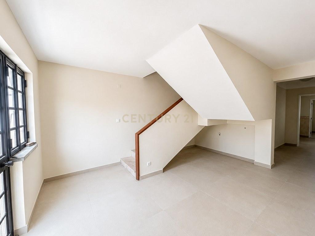 House T3 in Gaeiras — image 32