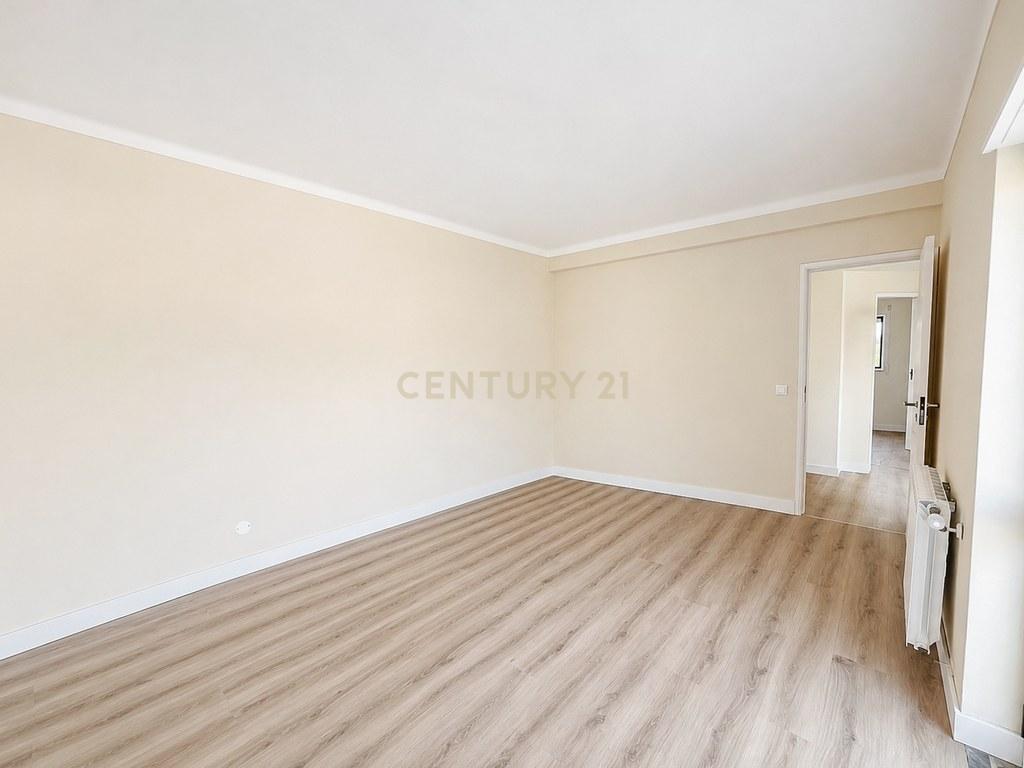 House T3 in Gaeiras — image 36