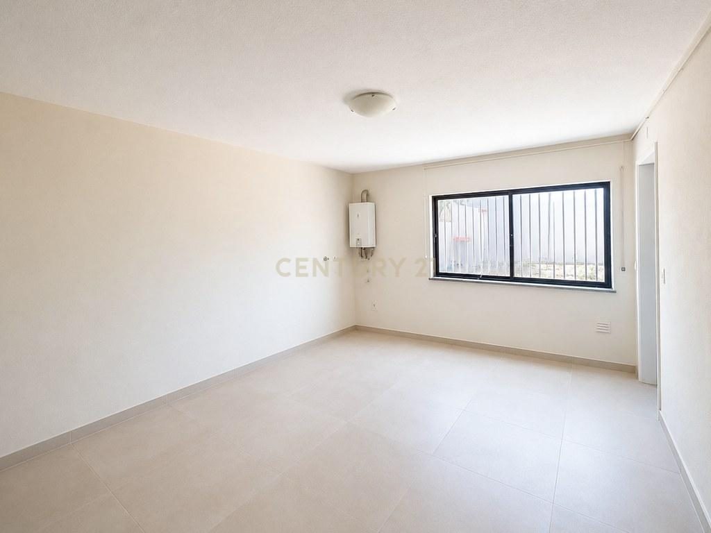 House T3 in Gaeiras — image 38