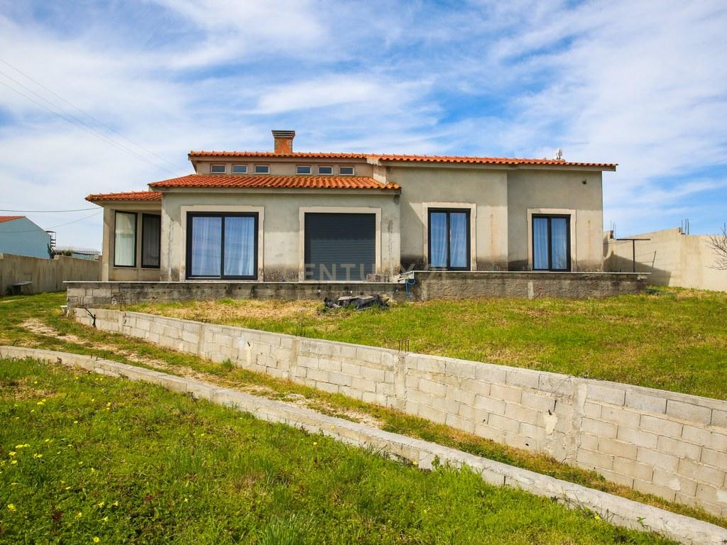 House T3 in Olho Marinho — image 01