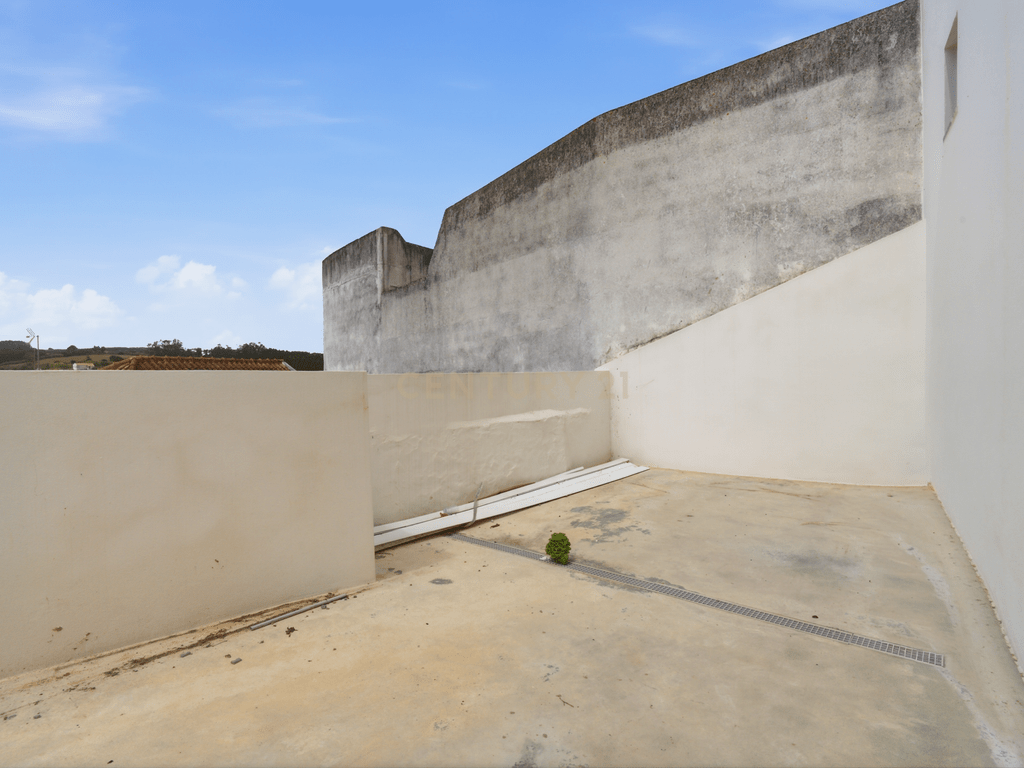 House T3 in União das freguesias de Lourinhã e Atalaia — image 17