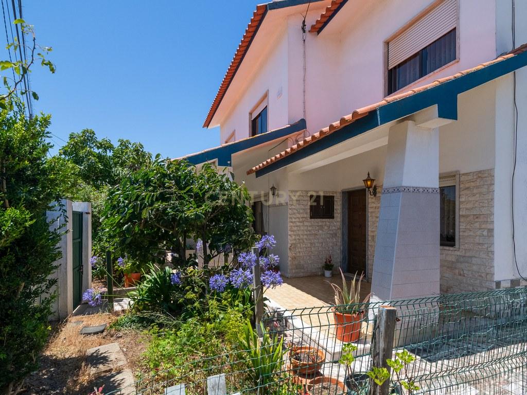 House T4+ in Alcabideche — image 01