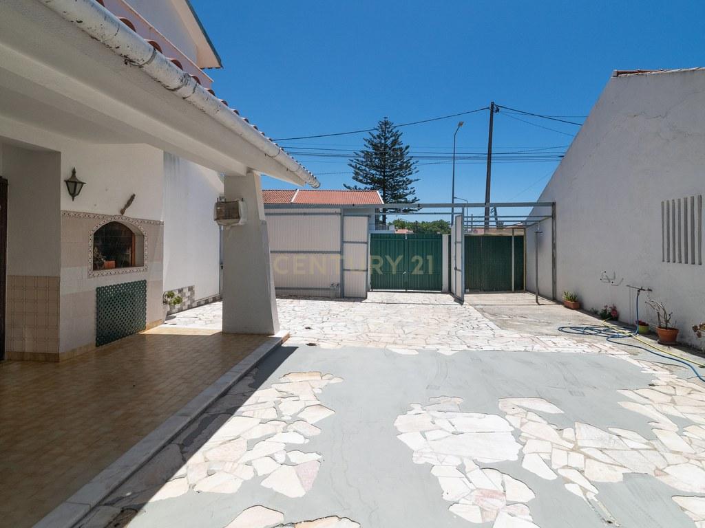 House T4+ in Alcabideche — image 06