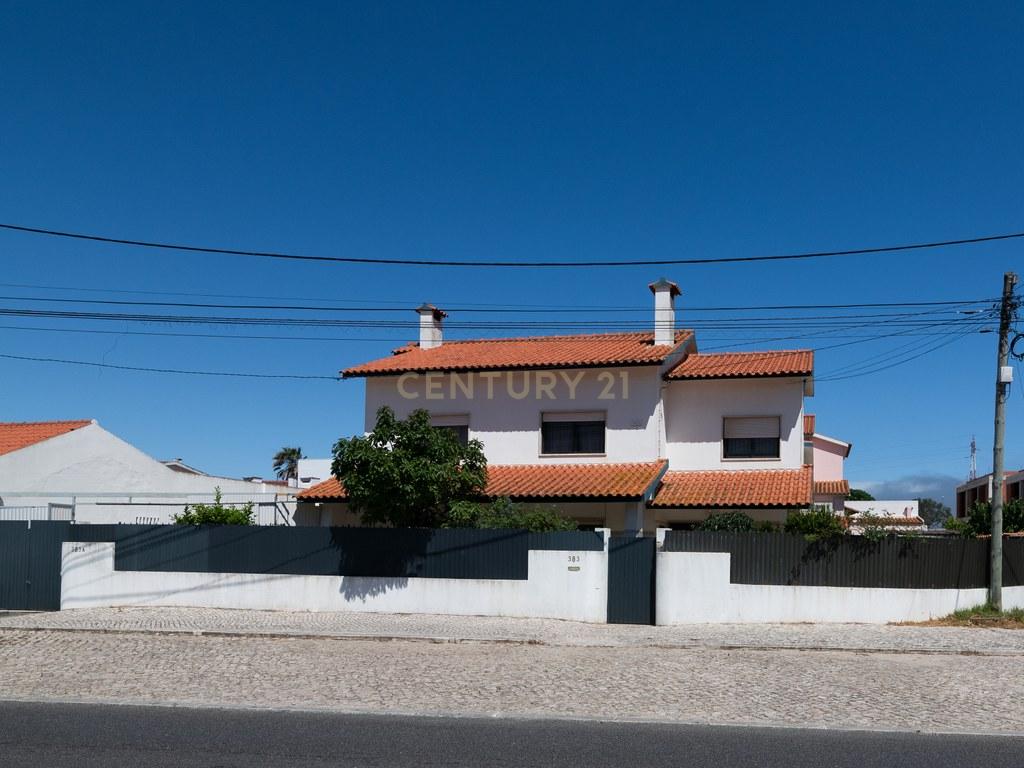 House T4+ in Alcabideche — image 07