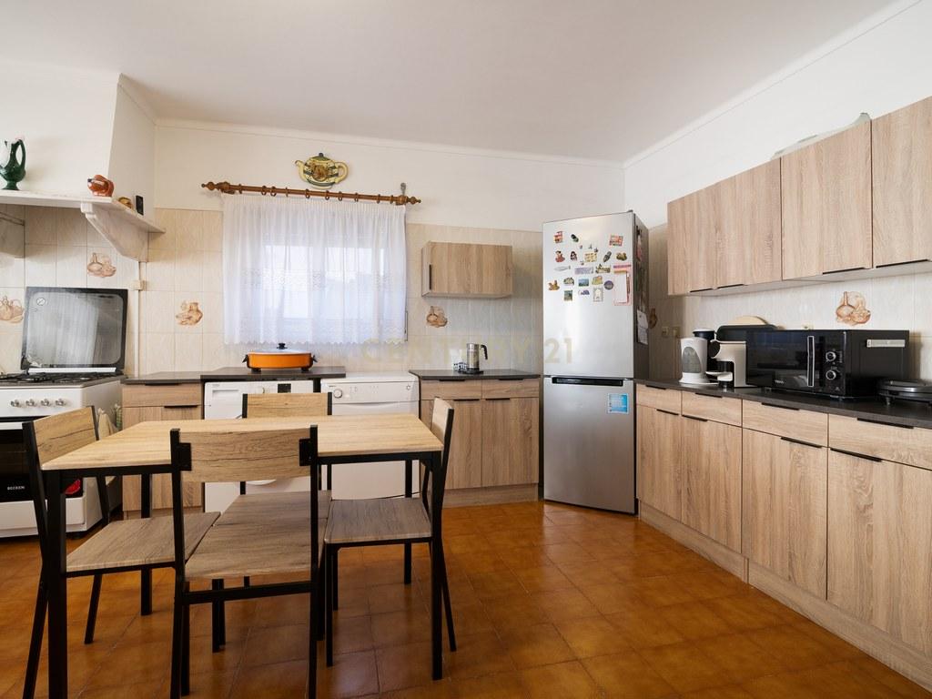 House T4+ in Alcabideche — image 13