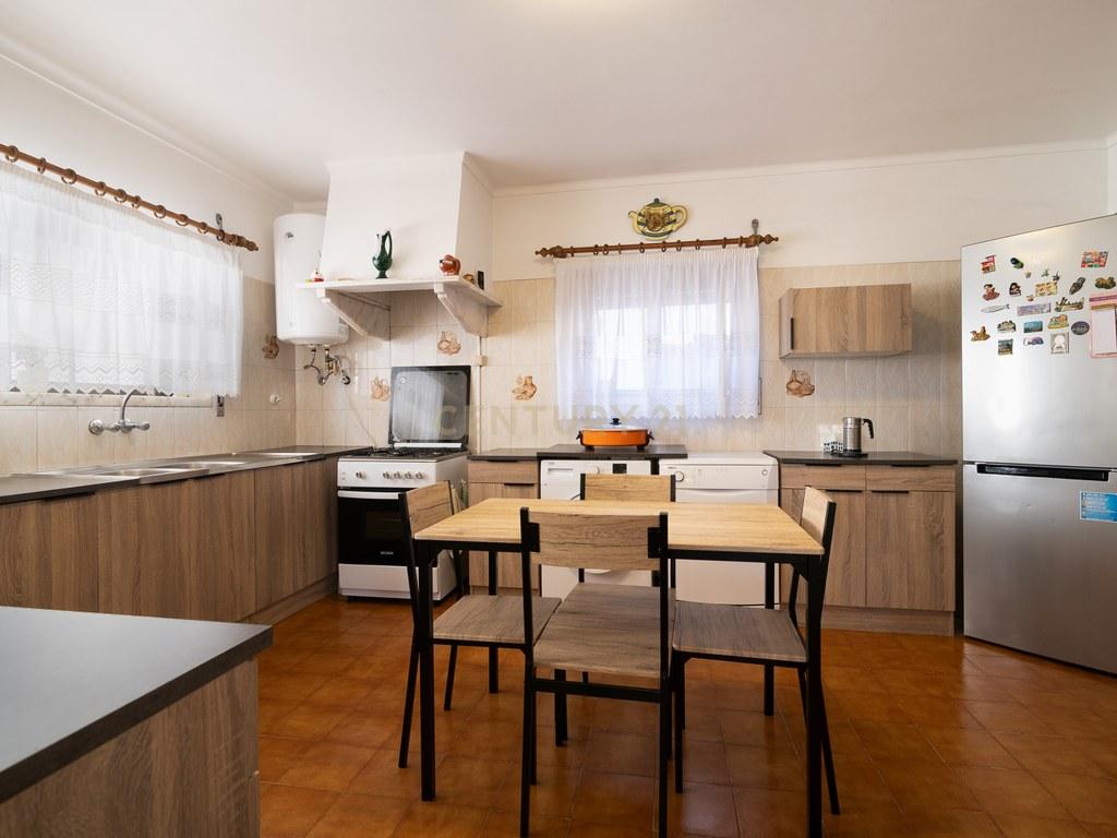 House T4+ in Alcabideche — image 16