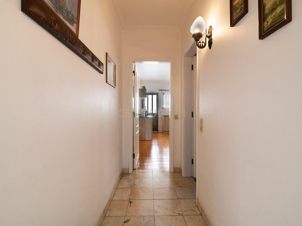 House T4+ in Alcabideche — image 17
