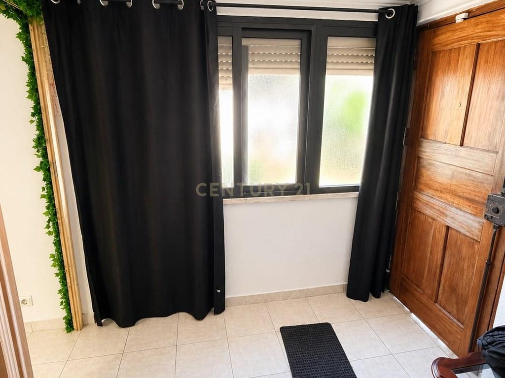 House T4+ in Alcabideche — image 38