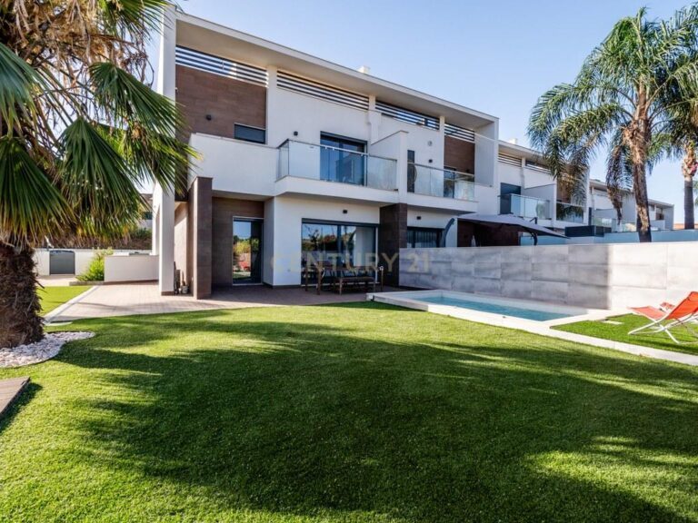 House T4+ in Ferreiras — image 01