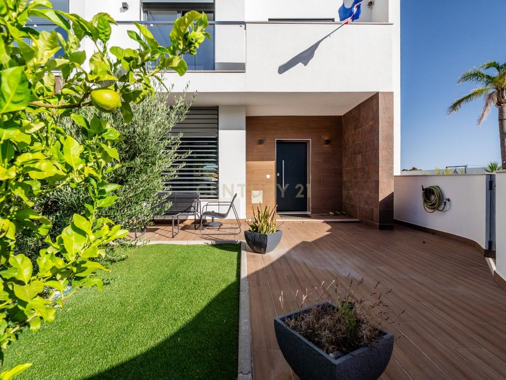 House T4+ in Ferreiras — image 02
