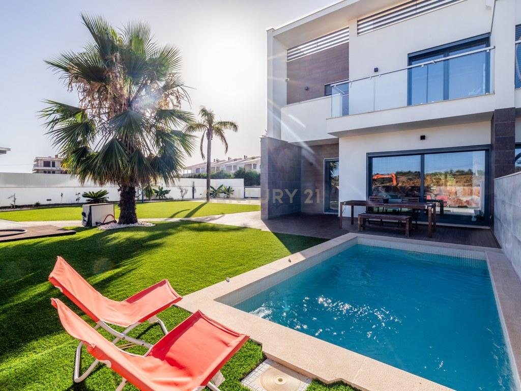 House T4+ in Ferreiras — image 04