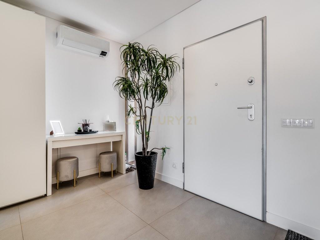 House T4+ in Ferreiras — image 07