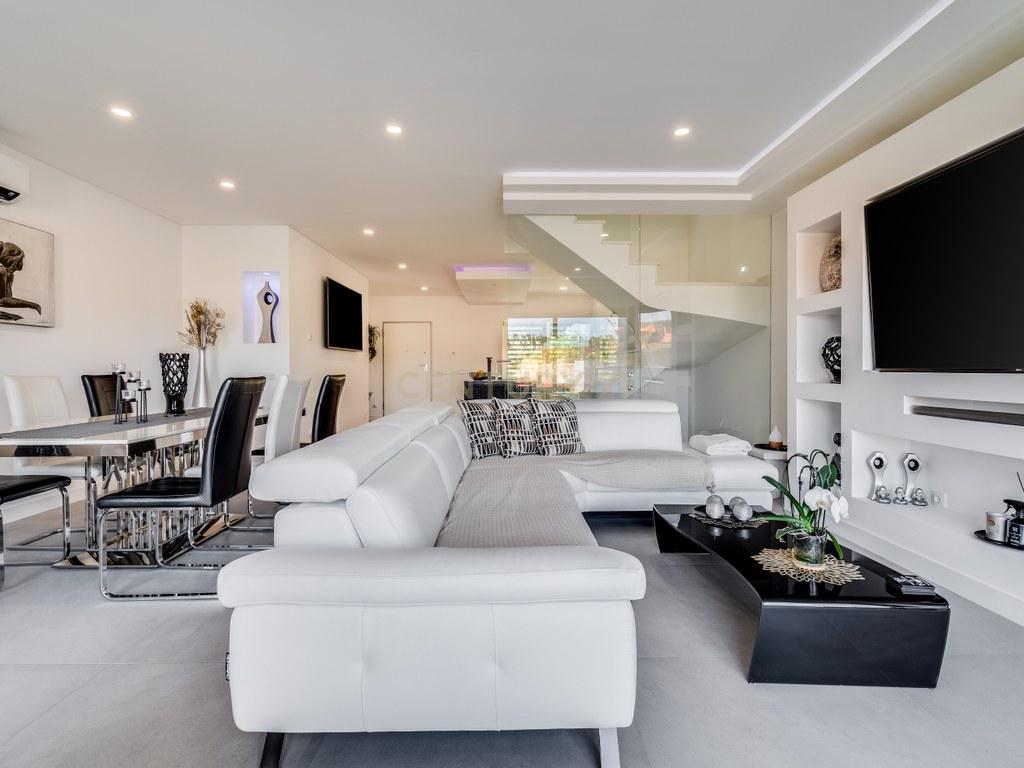 House T4+ in Ferreiras — image 12