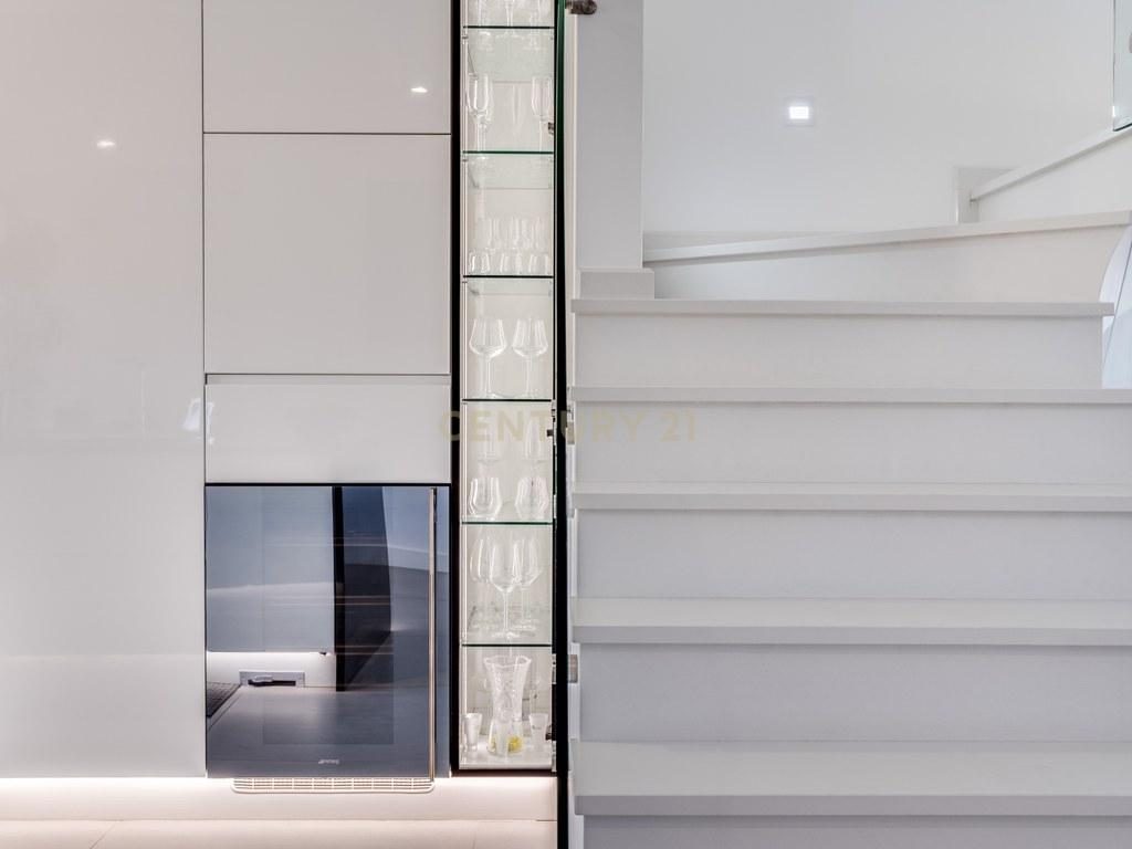 House T4+ in Ferreiras — image 15