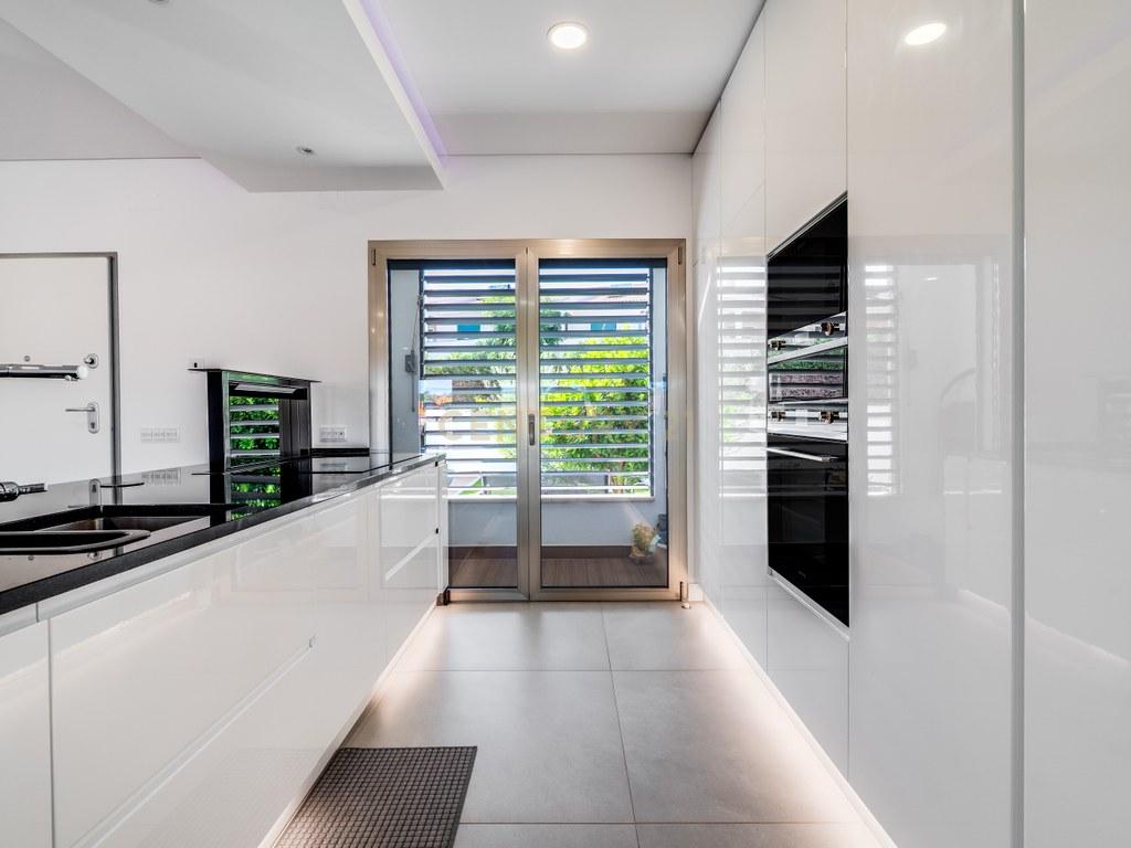 House T4+ in Ferreiras — image 16