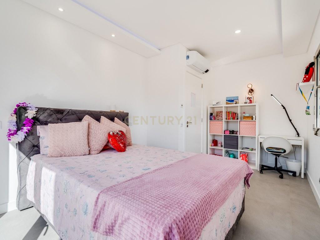 House T4+ in Ferreiras — image 21