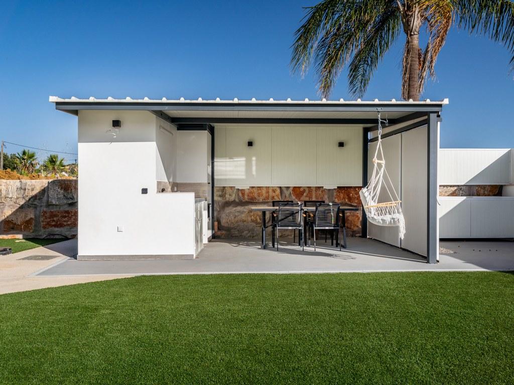 House T4+ in Ferreiras — image 33