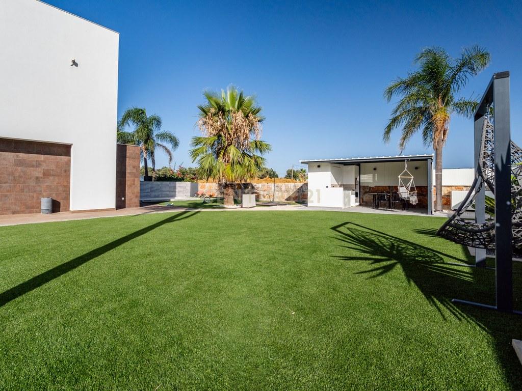 House T4+ in Ferreiras — image 34