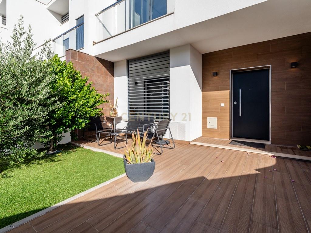 House T4+ in Ferreiras — image 35