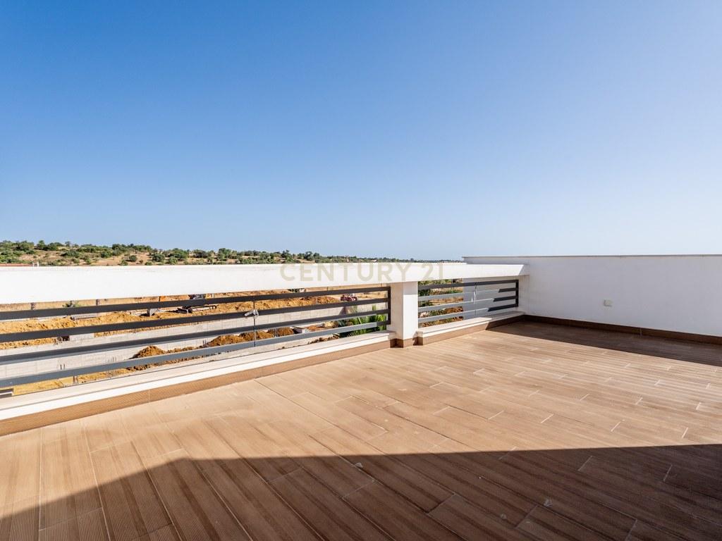 House T4+ in Ferreiras — image 40