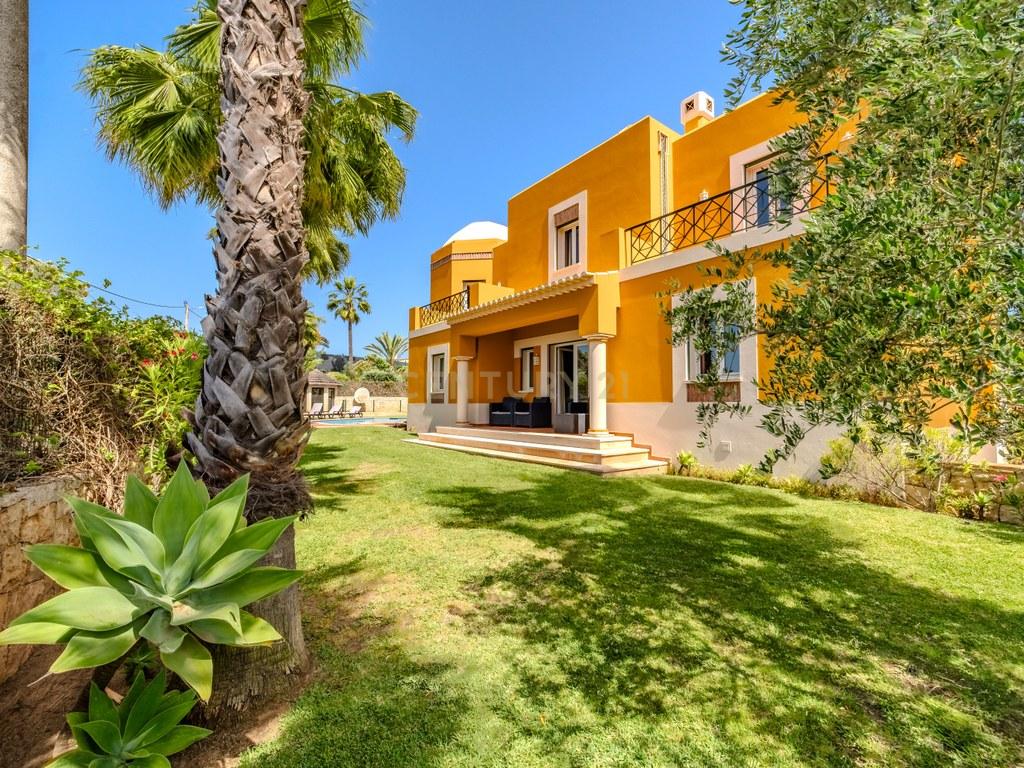 House T4+ in Guia — image 04
