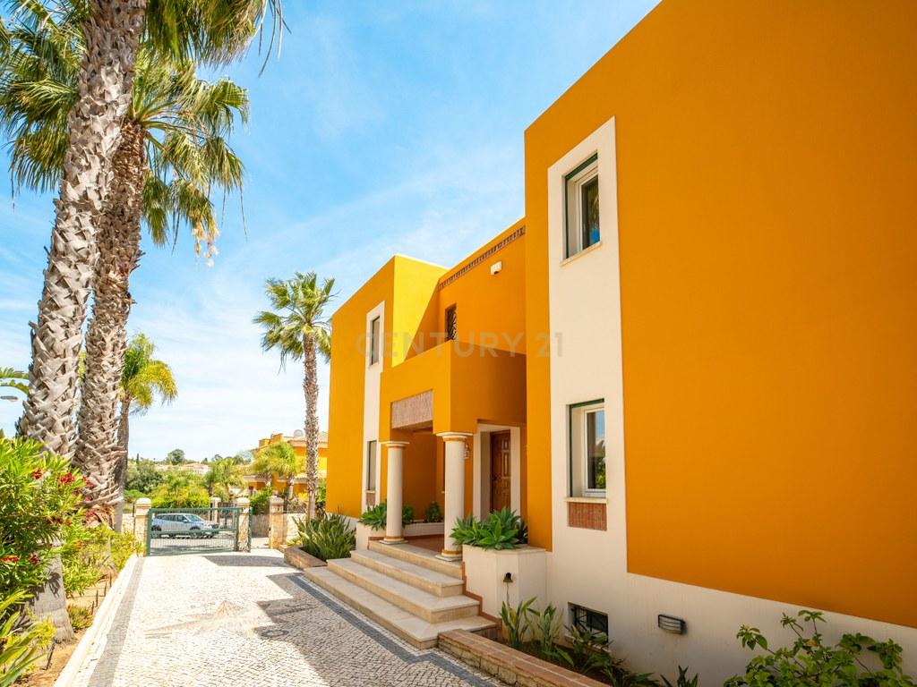 House T4+ in Guia — image 05
