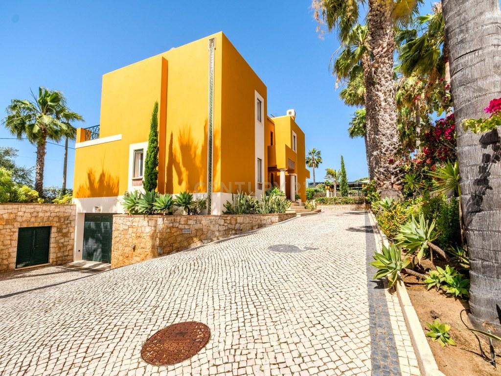 House T4+ in Guia — image 07