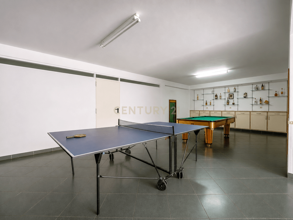 House T4+ in Guia — image 43
